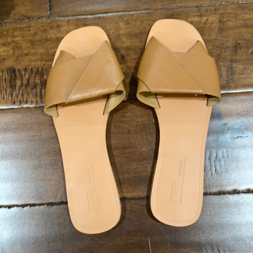 ASOS DESIGN favoured leather flat sandals